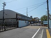 中学校「宇治市立西小倉中学校まで1024m」