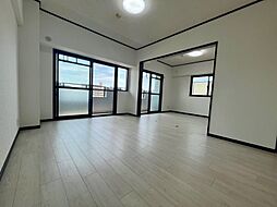 ラフィナス守山 3LDKのリビング/ダイニング