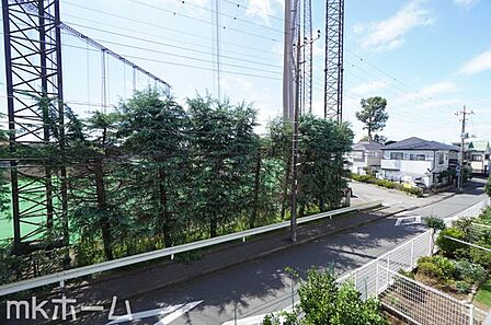 抜けるような眺望はマンションならではですね！2階のお部屋ですので陽当たりも良好です！