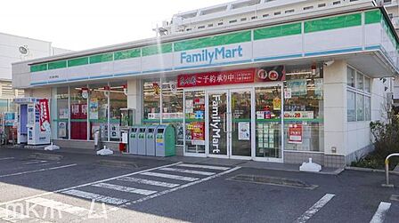 ファミリーマート 市川南大野店 徒歩3分。 220m