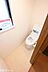 トイレ：温水洗浄便座付きのトイレです！設備は新品に交換済みですので気持ちよくお住まい頂けます！
