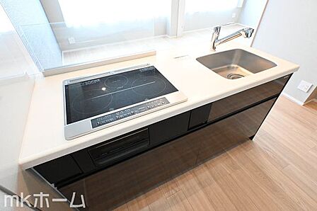 使い勝手の良いシステムキッチンを採用!作業スペースも広めにとられておりご家族でお料理が楽しめます!