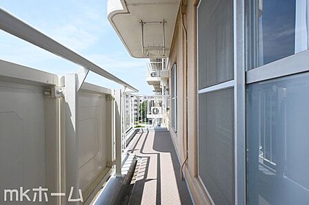 バルコニーは陽当たりとともに風通しも良く洗濯物もよく乾きます!