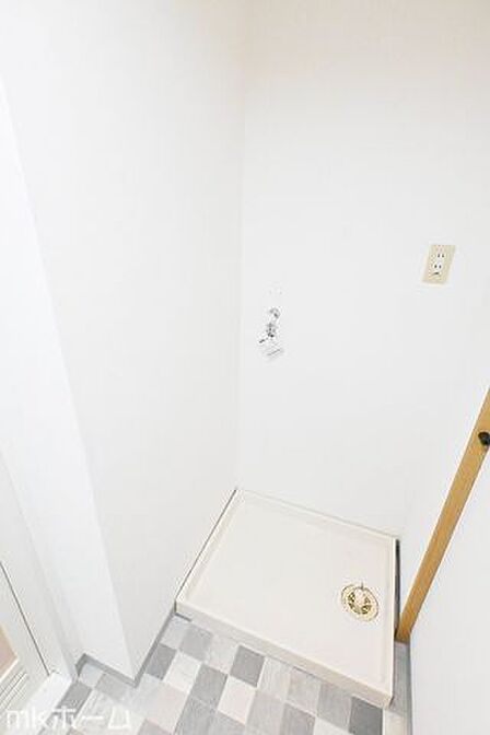 洗濯機置き場も広めのスペースを確保しております!是非、現地にてスペースを確認してみてください!