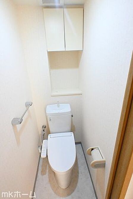 温水洗浄便座付きのトイレです!設備は新品に交換済みですので気持ちよくお住まい頂けます!
