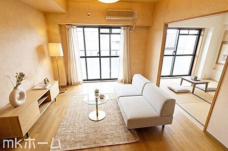 多くの時間を過ごす空間だからこそ採光にはこだわりたいですね!光を感じることが出来るリビング空間です!