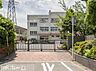 周辺：市川市立南新浜小学校 徒歩10分。 800m