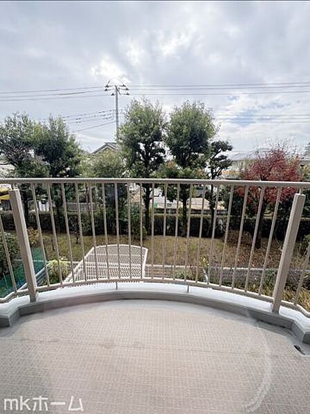 バルコニーは陽当たりとともに風通しも良く洗濯物もよく乾きます!