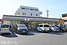 周辺：セブンイレブン新松戸5丁目店 徒歩8分。 580m