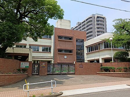 栄小学校…徒歩22分(約1750m)