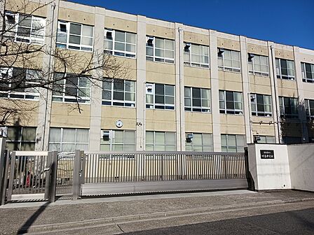 川名中学校…徒歩16分(約1210m)
