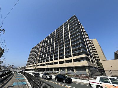 外観：外観になります！大型マンションで管理もしっかりされております♪