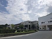 平野中学校まで　913m　徒歩約12分●教育目標「志をもって学び郷土を愛し共に高め合い未来を切り拓いていく生徒の育成」大野城市一の生徒、教員数。