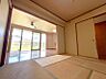 和室：和室はリビングに隣接しているので、扉を開けると爽やかな風が入り込みます♪