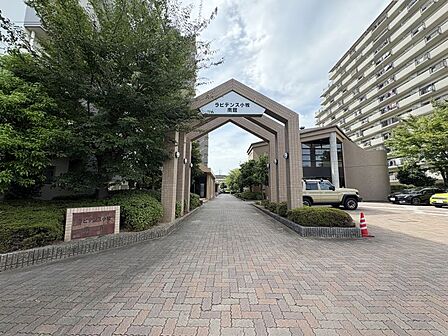 マンションには来客用駐車場あり!ご来客時も駐車スペースに困りません♪