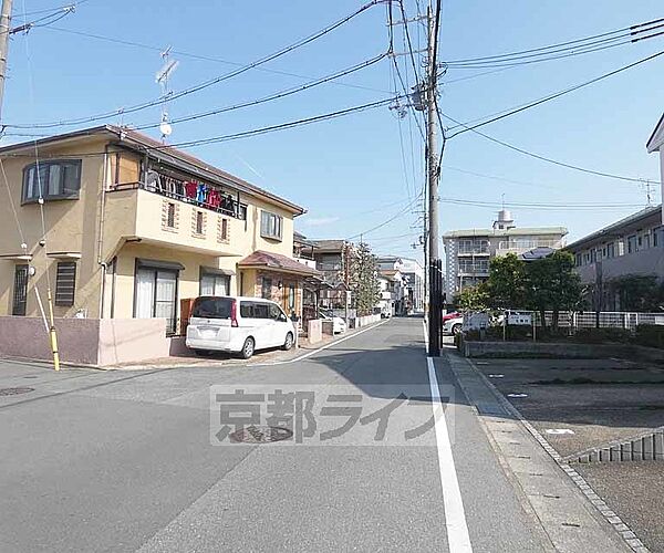 画像23:目の前の道路です。