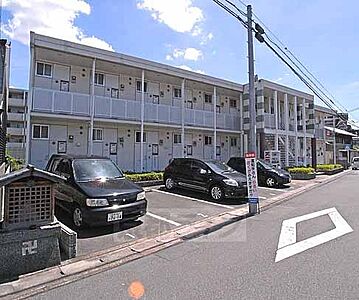 外観：2階建てのハイツです。