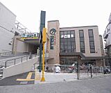 スーパーマーケットツジトミ 淀店まで34m 淀駅前のスーパー 大型駐車場ありです
