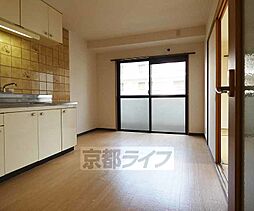 ヤムズIII 3階3DKのリビング/ダイニング