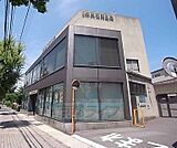 京都中央信用金庫 西京極支店まで149m 西京極総合運動公園目の前です。五条通沿いです。