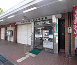 京都向島四ツ谷池郵便局まで950m 向島ニュータウン内郵便局。