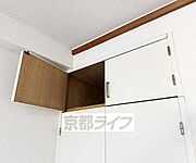 小さな収納スペースもございます