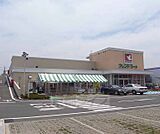 フレンドマート 梅津店まで218m 大型駐車場完備 とても便利ですよ