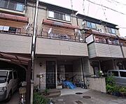 ガレージつきの立派な貸家です