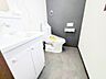 その他：2階トイレ　洗面台付きで感染症対策時や朝の混雑緩和にも助かりますね