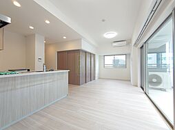 東京メトロ丸ノ内線 新宿御苑前駅 徒歩6分の賃貸マンション 3階2SLDKのリビング/ダイニング