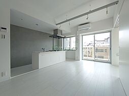 東京メトロ有楽町線 飯田橋駅 徒歩10分の賃貸マンション 2階2LDKのリビング/ダイニング