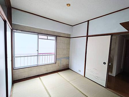 北側約4.5帖の和室