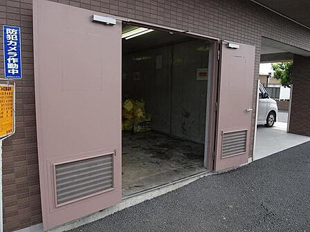 敷地内ゴミ置き場