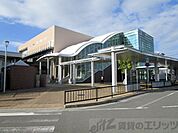 岸辺駅 徒歩11分。 880m
