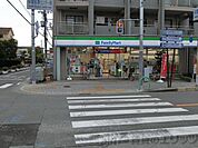 ファミリーマート茨木春日三丁目店 徒歩10分。 760m