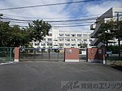 高槻市立第八中学校 徒歩24分。 1900m