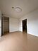洋室：同物件別号室の写真です。