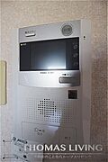 モニタ付きインターホンで来客確認が出来ます。