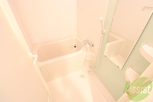 画像4:清潔感のあるお風呂ですね。
