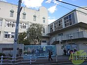 神戸市立稗田小学校 434m