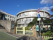 神戸市立美野丘小学校 741m