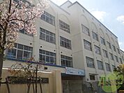 神戸市立本山中学校 707m