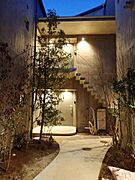 中庭夜です。