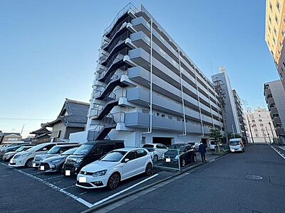 外観：1階専用庭付のリフォームマンション♪尾張一宮駅まで徒歩約3分の駅近で通勤通学に便利な立地です！