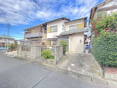 外観：＼南向き陽当たり良好な中古戸建／閑静な住宅街のため子育て世帯にもピッタリ◎