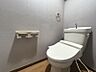 トイレ：温水洗浄便座でトイレのあとも清潔に。