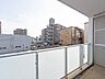 バルコニー：奥行約2ｍのバルコニーです。スロップシンクもついております。
