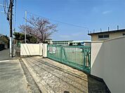 北九州市立上津役小学校（840m）