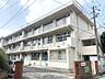周辺：北九州市立霧丘小学校（556m）