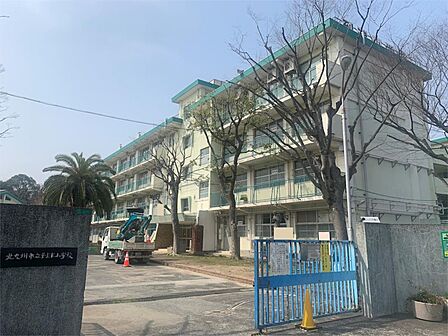 北九州市立到津小学校(365m)